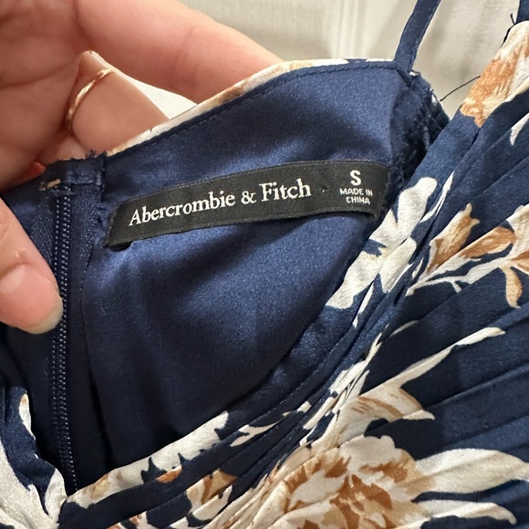 Abercrombie & Fitch Navy Floral Crop Top. Y2K,Spring, festival, Regency - Picture 3 of 7